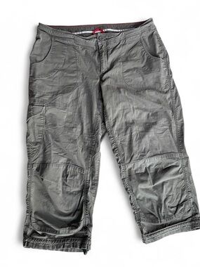 The North Face Olive Green Capri Cargo Hiking Pants